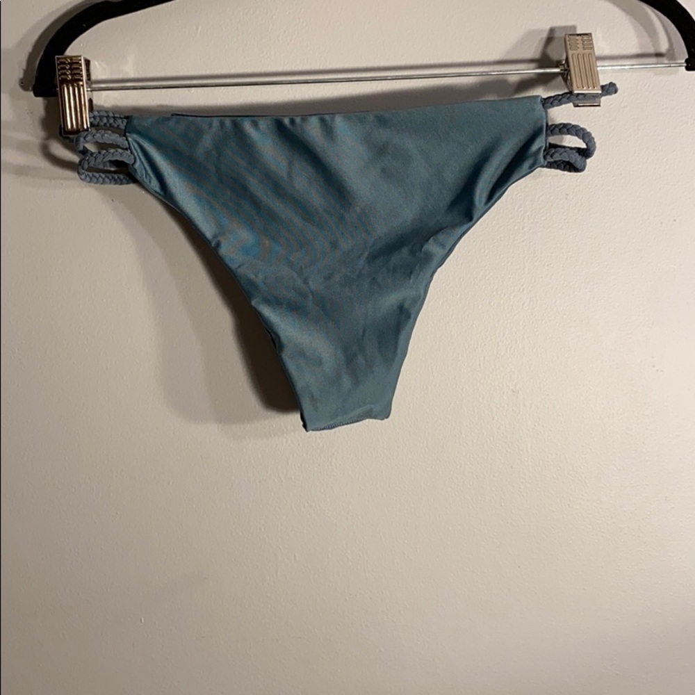 Blue bikini - Picture 4 of 4